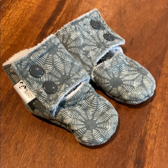 Cozy Blue Patterned Baby Booties - Picture 1 of 1